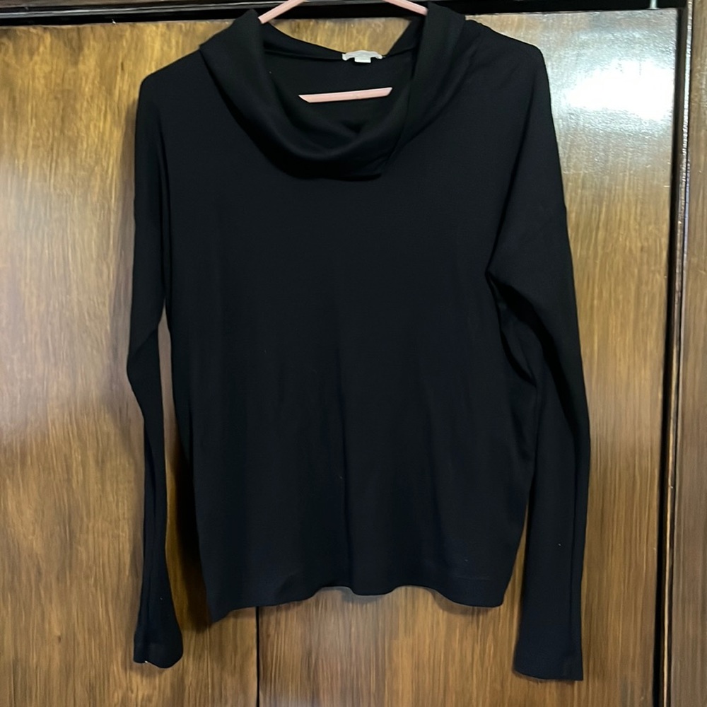 Gap black top - Picture 1 of 2